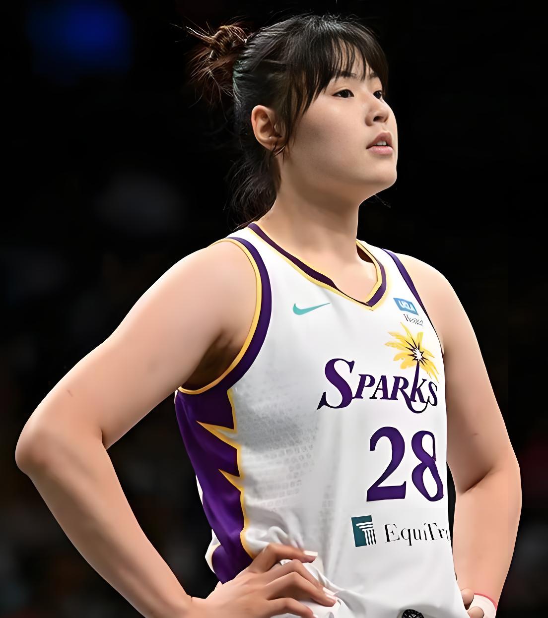 李月汝首发砍10分15板篮板创WNBA生涯新高